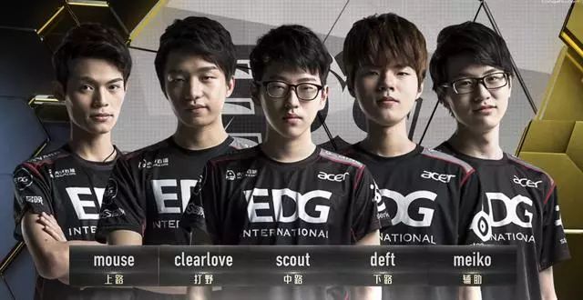 在比赛前后 在比赛前后