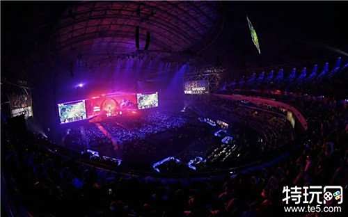 出了强大的 出了强大的