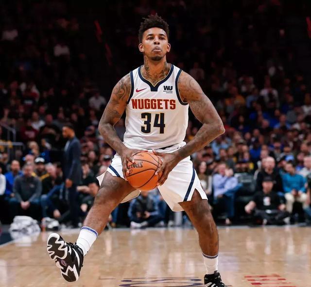 焦点对准首 焦点对准首